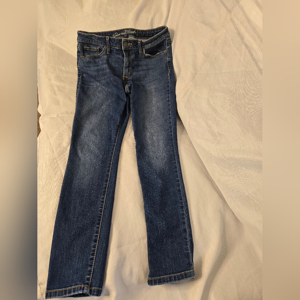 Women's Universal Thread Classic Blue Jeans. Mid Rise skinny